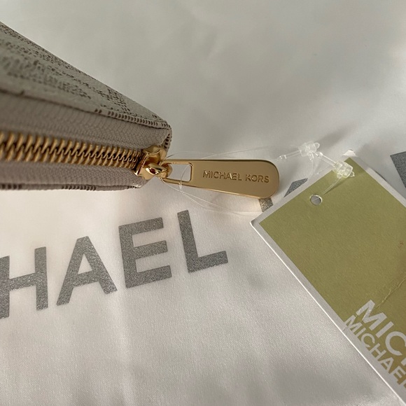 Michael Kors Grayson satchel with matching wallet - Picture 8 of 10